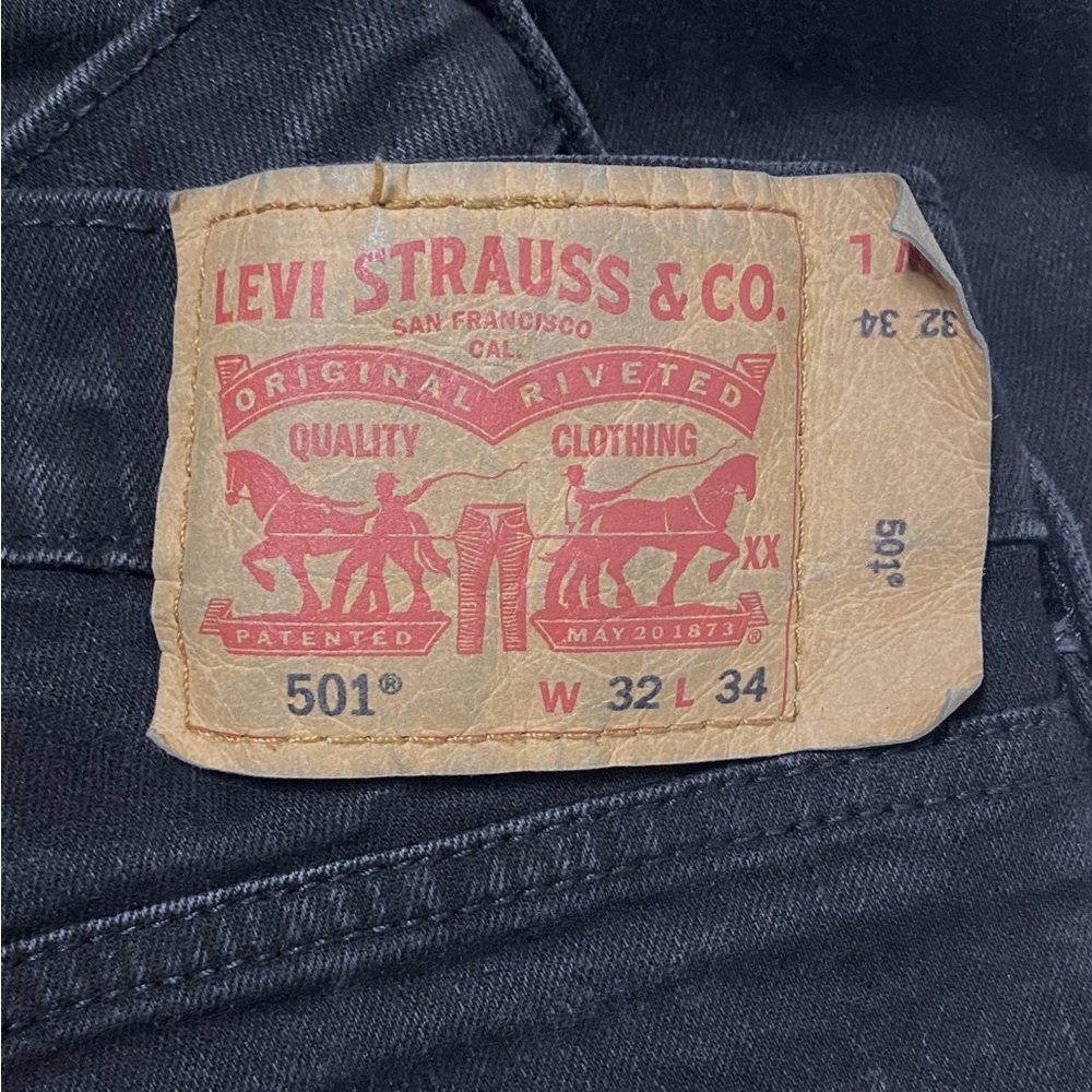 Men’s Levi’s Black Button Fly 501 Straight Leg Denim Jeans Size 32/34 - Picture 2 of 8